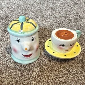 Cracker Barrel Salt and Pepper Shakers